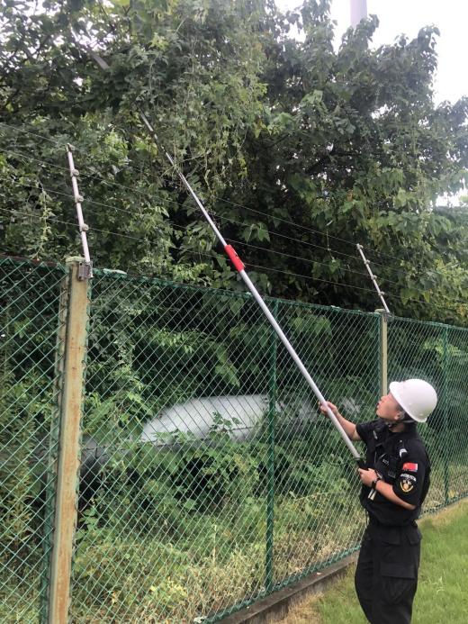 C:/Users/BA/Desktop/風(fēng)雨過(guò)后南京保安迅速行動(dòng)，恢復(fù)安“寧”面貌/2.jpg2