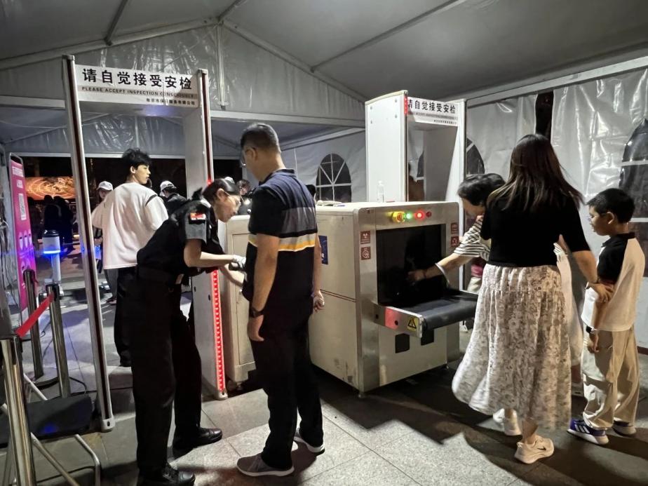 C:/Users/BA/Desktop/“安保鐵軍、硬核保障”2024系列報(bào)道四十三——月滿中秋，南京市保安服務(wù)有限公司圓滿護(hù)航“2024 南京森林音樂(lè)會(huì)”/4.jpg4